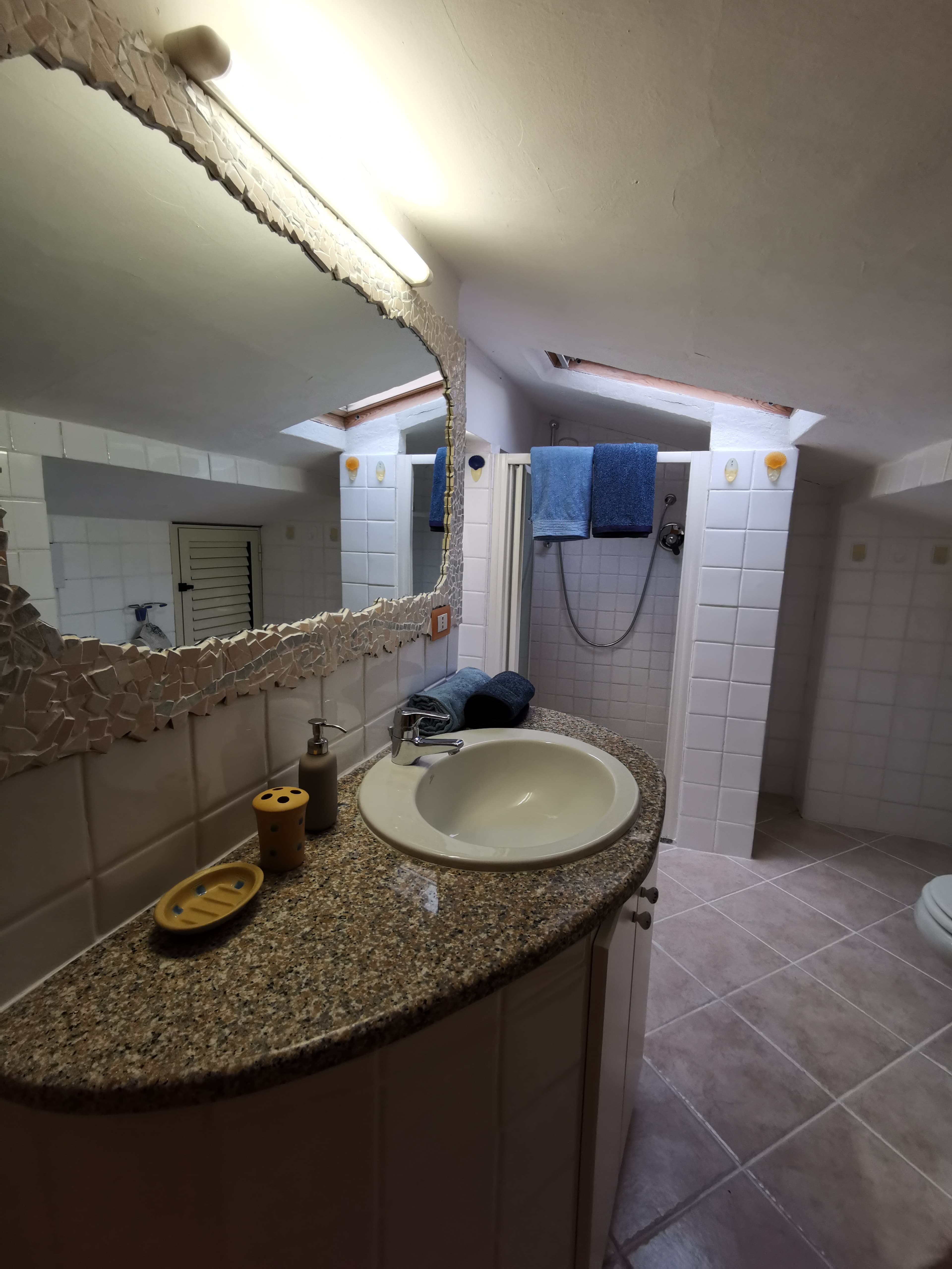 Bagno con doccia